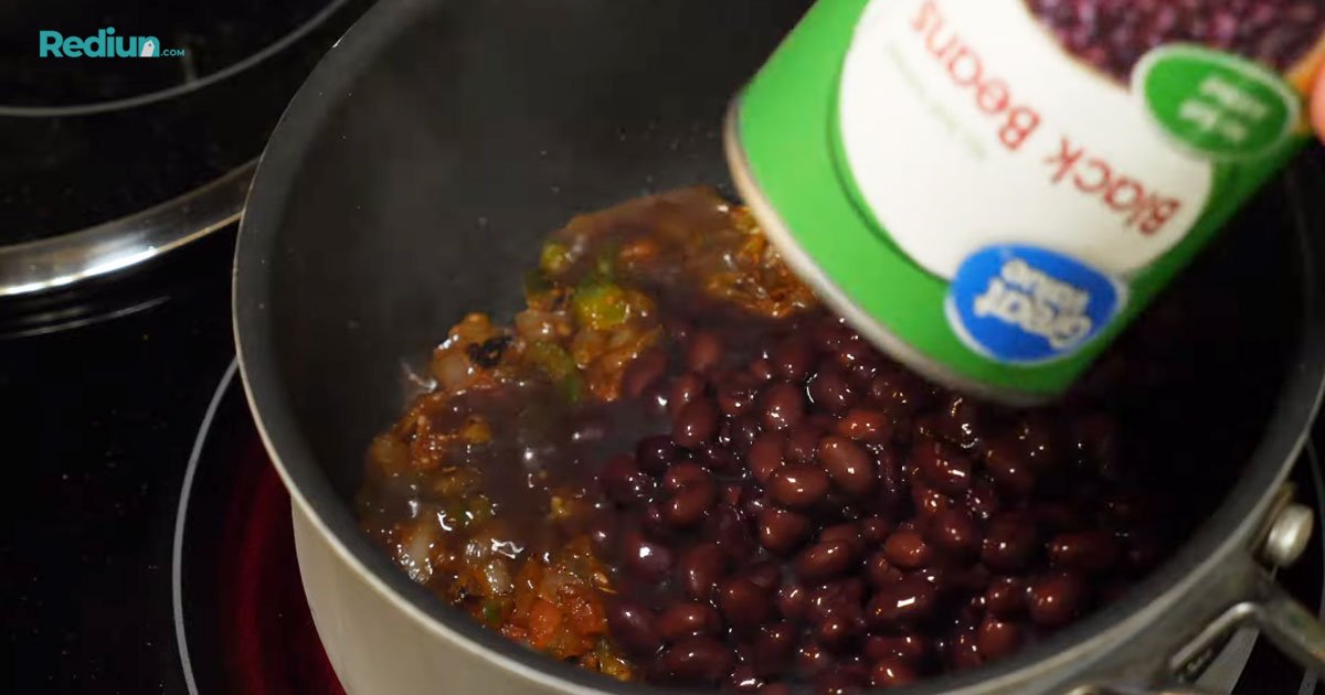 What is the Nutritional Value of a Can of Black Beans